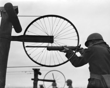 Marinierskamp Doorn oefeningen en vlammenwerpers, Bestanddeelnr 903-7337