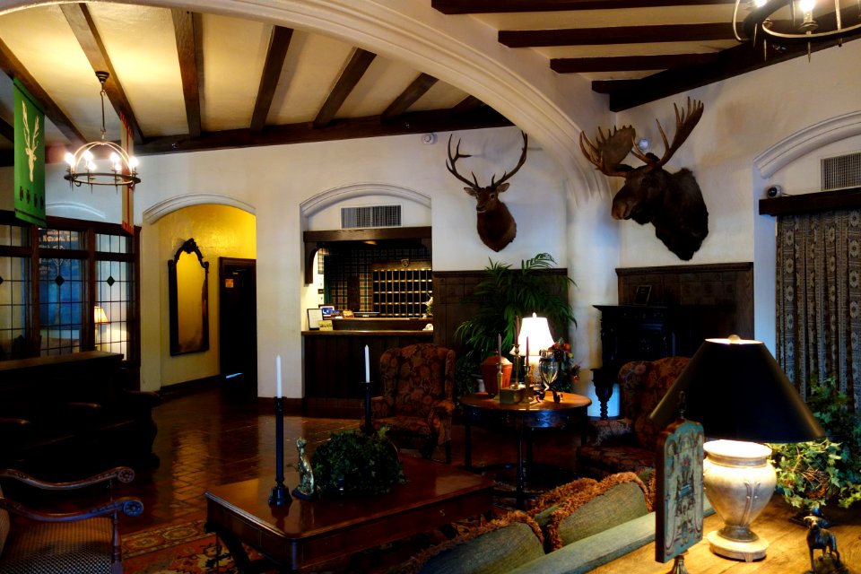 Mariemont Inn lobby - Mariemont, Ohio - DSC03892