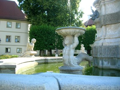 Marienbrunnen Eichstätt -Triton-Putto NO (2018-08 1)