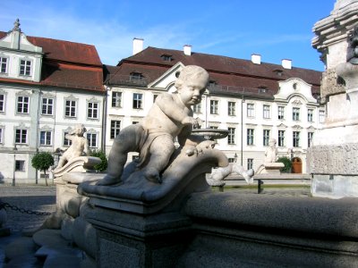 Marienbrunnen Eichstätt -Frosch-Putto (2018-08 3)