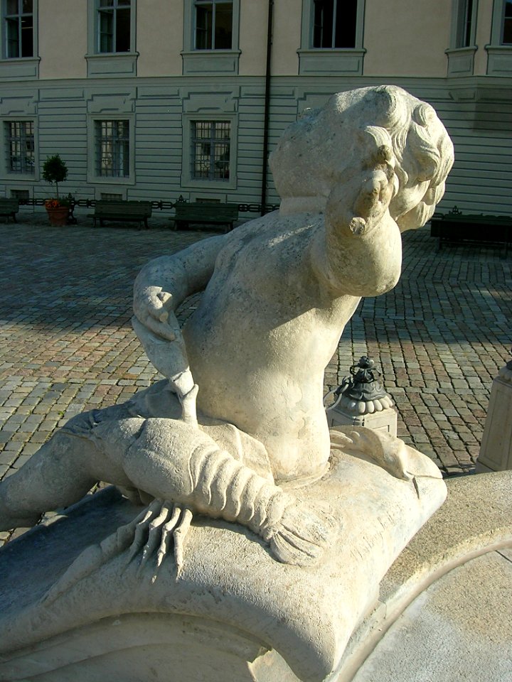 Marienbrunnen Eichstätt -Krebs-Putto (2018-08 1)