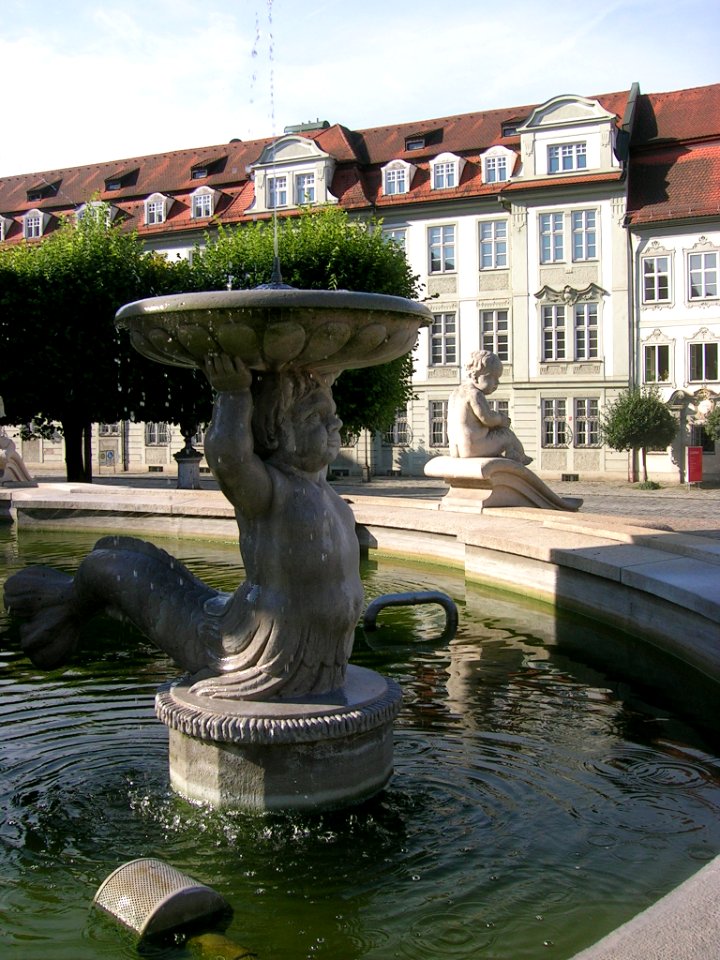 Marienbrunnen Eichstätt -Triton-Putto NW (2018-08 1)