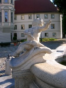 Marienbrunnen Eichstätt -Krebs-Putto (2018-08 2)