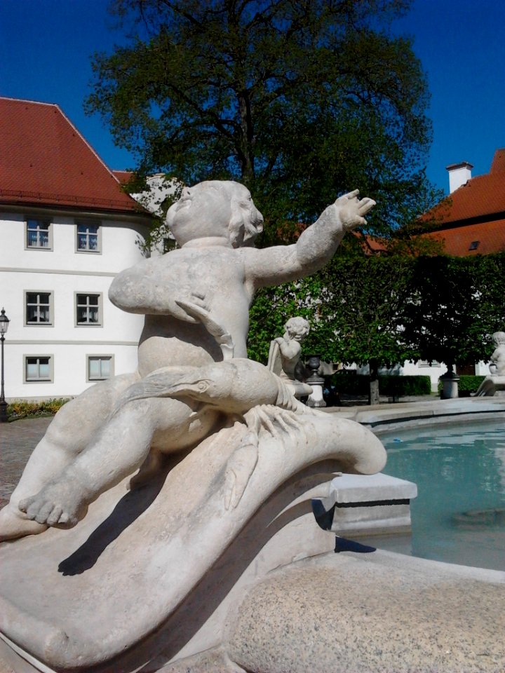 Marienbrunnen Eichstätt -Krebs-Putto (2016-05 1)