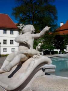 Marienbrunnen Eichstätt -Krebs-Putto (2016-05 1)