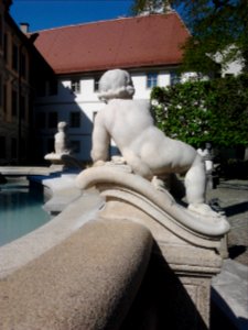 Marienbrunnen Eichstätt -Frosch-Putto (2016-05 2)