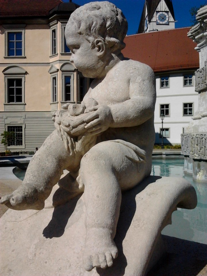 Marienbrunnen Eichstätt -Vogelnest-Putto (2016-05 1)
