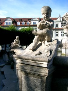 Marienbrunnen Eichstätt -Muschel-Putto (2018-08 1)