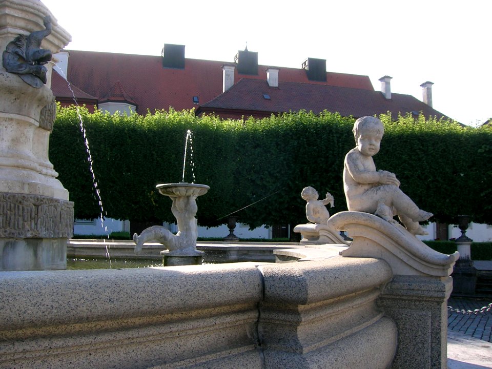 Marienbrunnen Eichstätt -Triton-Putto S (2018-08)