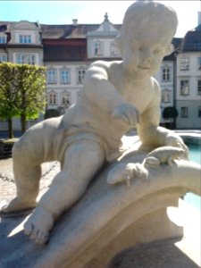 Marienbrunnen Eichstätt -Frosch-Putto (2016-05 1)