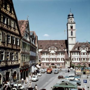 Marktplein met de tweelinghuizen en de toren van de St Johanneskerk, Bestanddeelnr 254-6009