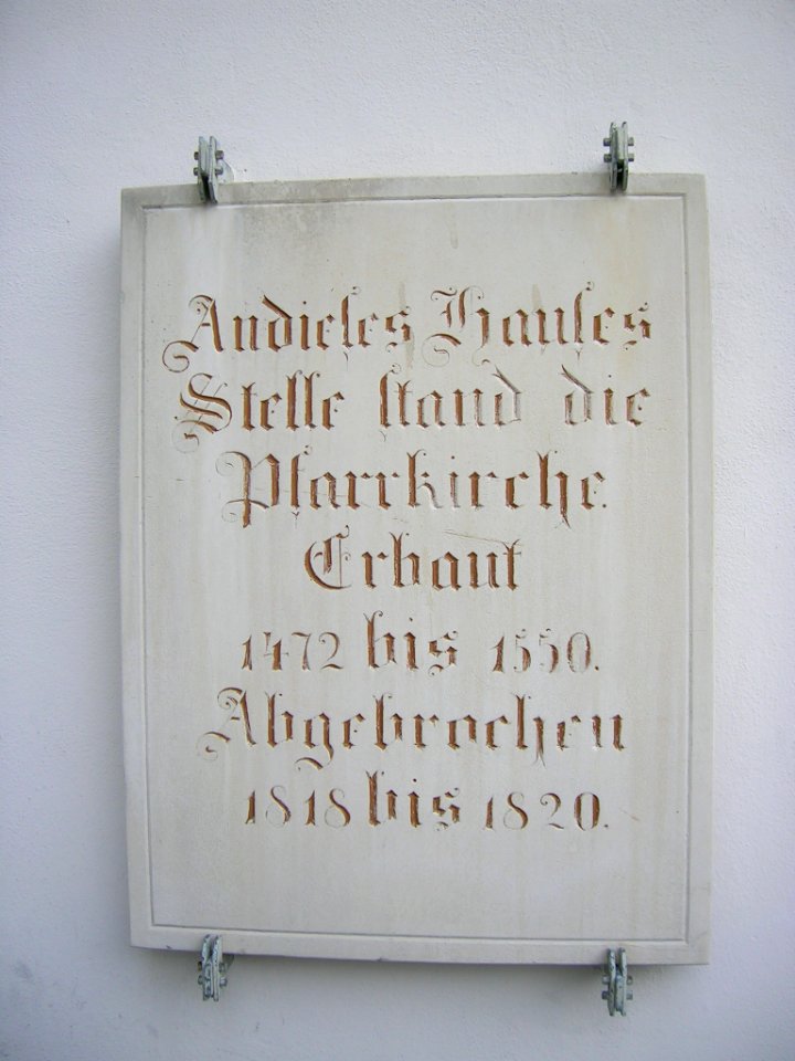 Marktplatz 7 Eichstätt -Erinnerungstafel an Kollegiatskirche 1