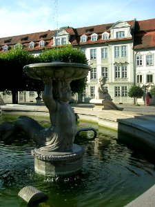 Marienbrunnen Eichstätt -Triton-Putto NW (2018-08 2)