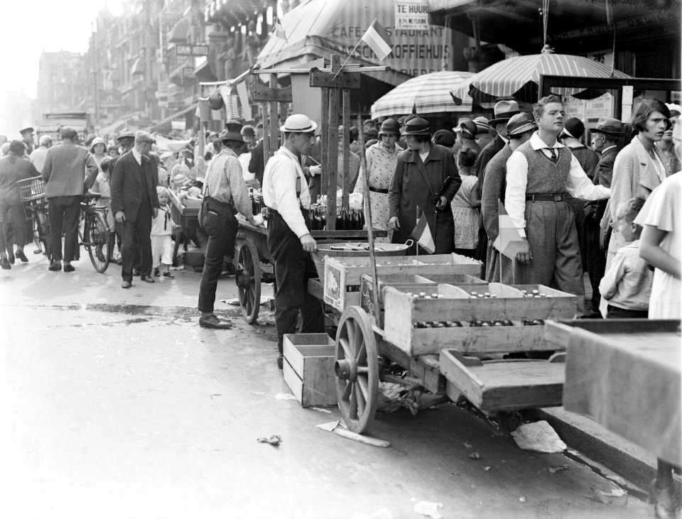 Marktkooplui op het Damrak, Bestanddeelnr 252-1458