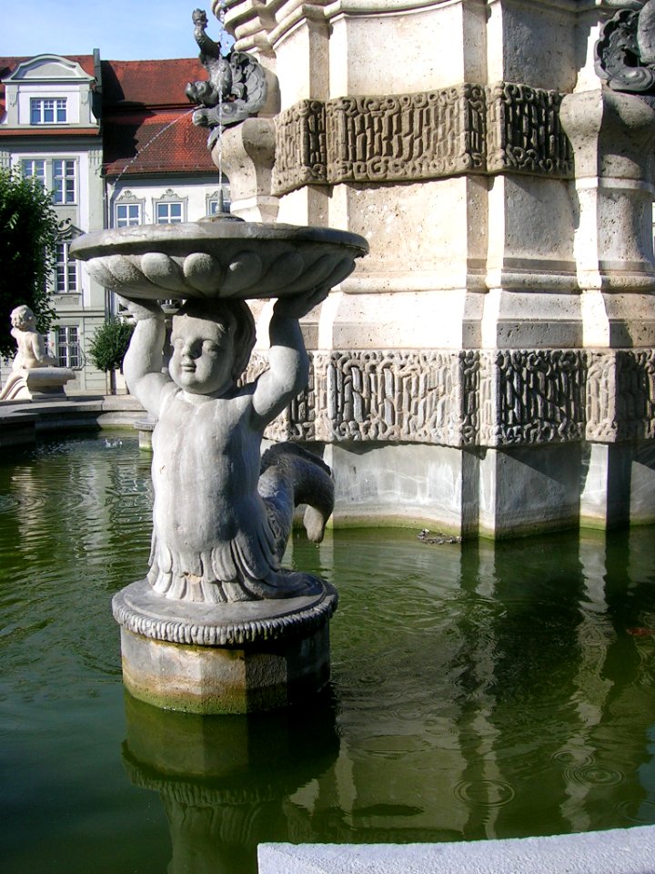 Marienbrunnen Eichstätt -Triton-Putto NO (2018-08 3)