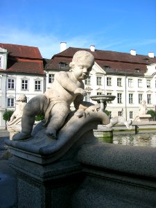 Marienbrunnen Eichstätt -Frosch-Putto (2018-08 2)
