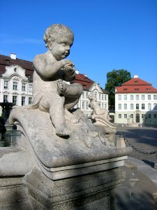 Marienbrunnen Eichstätt -Muschel-Putto (2018-08 2)