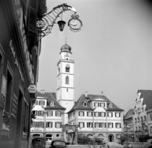 Marktplein met de tweelinghuizen en de toren van de St Johanneskerk, Bestanddeelnr 254-3159