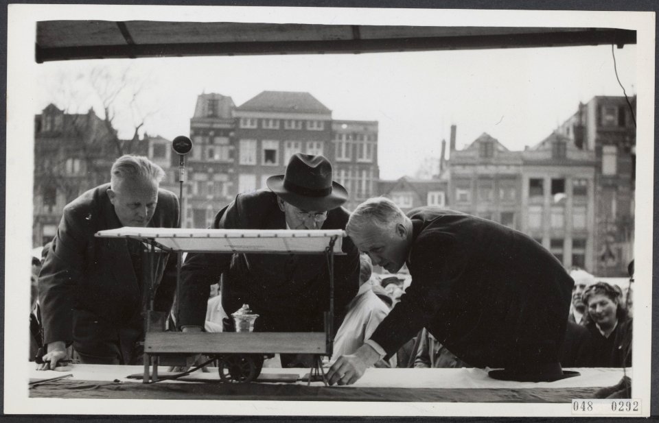 Markten, bevrijdingen, openingen, burgemeesters, Ailly, Arnold Jan d, Bestanddeelnr 048-0292