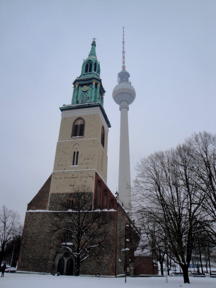 Marienkirche mit Fernsehturm