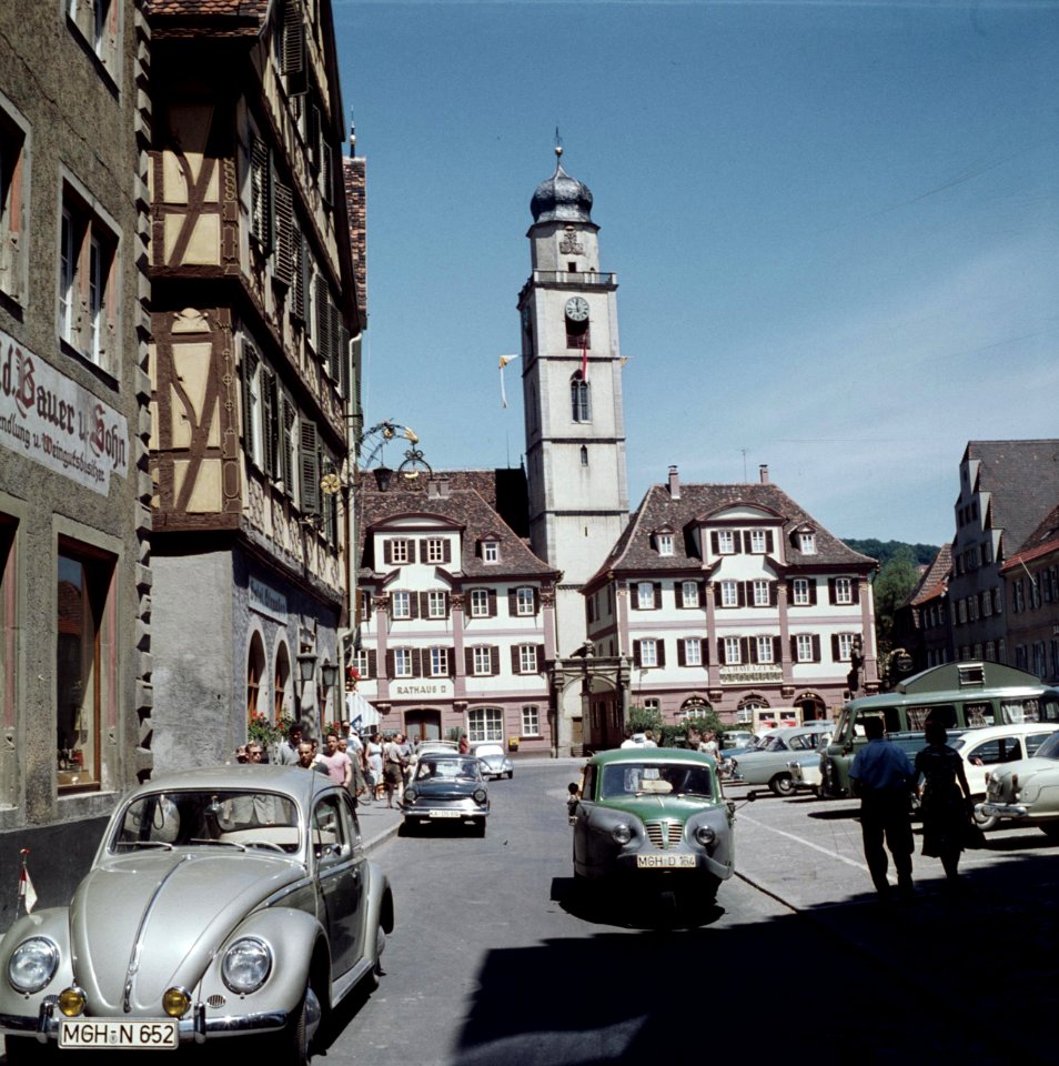 Marktplein met de tweelinghuizen en de toren van de St Johanneskerk, Bestanddeelnr 254-6013