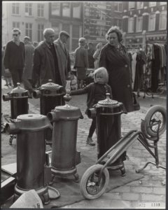 Markten, verwarmingsapparaten, Waterlooplein, Bestanddeelnr 072-1109