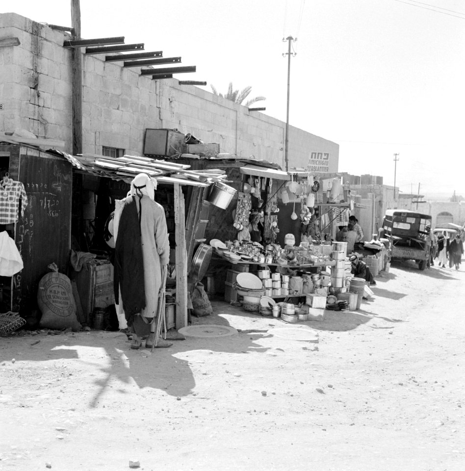Marktkraam met keukengerei, Bestanddeelnr 255-3531