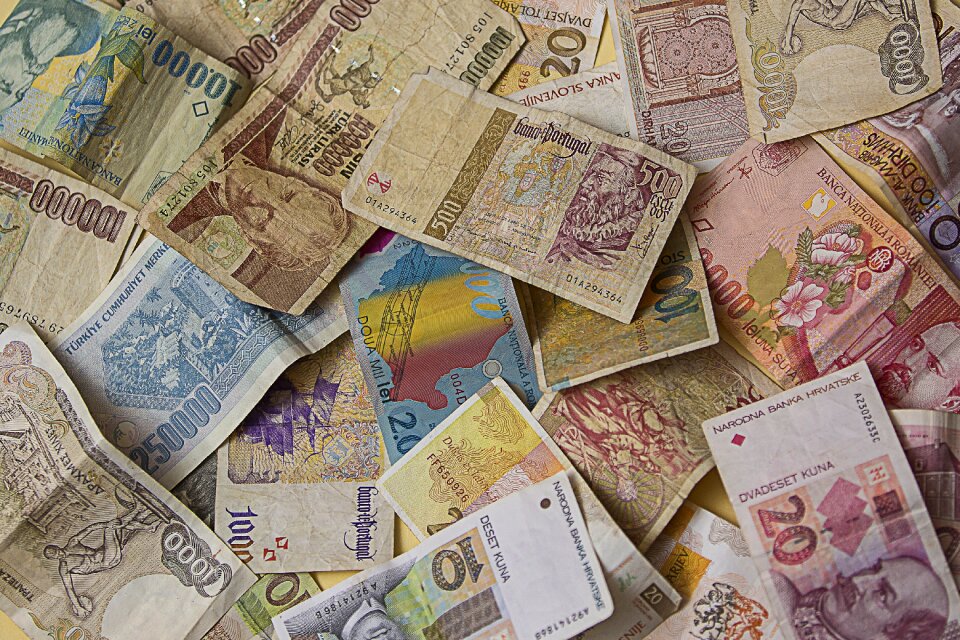 Pay cash and cash equivalents bills