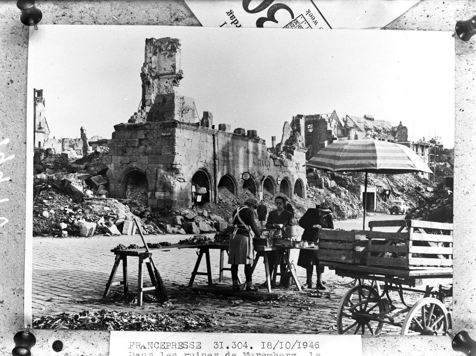 Markt in het vernielde Neurenberg, Bestanddeelnr 901-9446