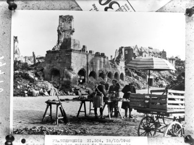 Markt in het vernielde Neurenberg, Bestanddeelnr 901-9446