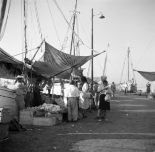 Markt in de haven van Oranjestad op Aruba, Bestanddeelnr 252-7851