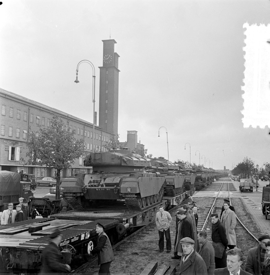 Markthallen aankomst Centr. tanks voor mars door Amsterdam, Bestanddeelnr 905-6915