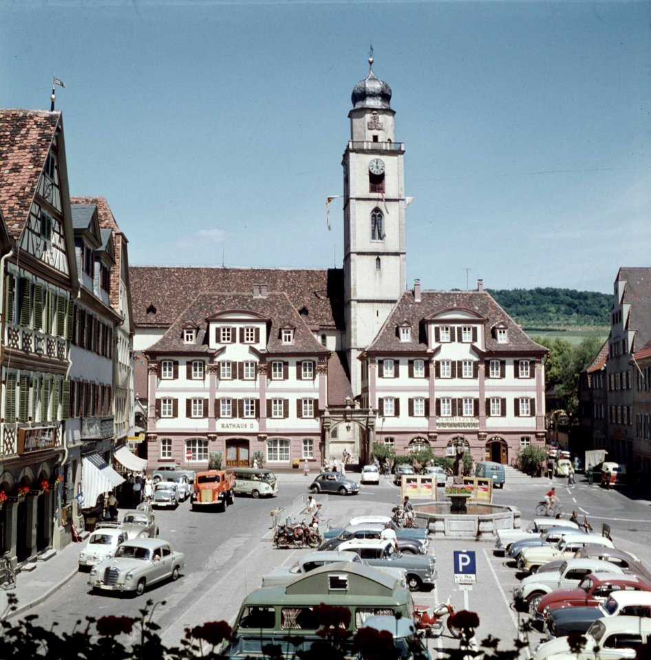 Marktplein met de tweelinghuizen en de toren van de St Johanneskerk, Bestanddeelnr 254-6010