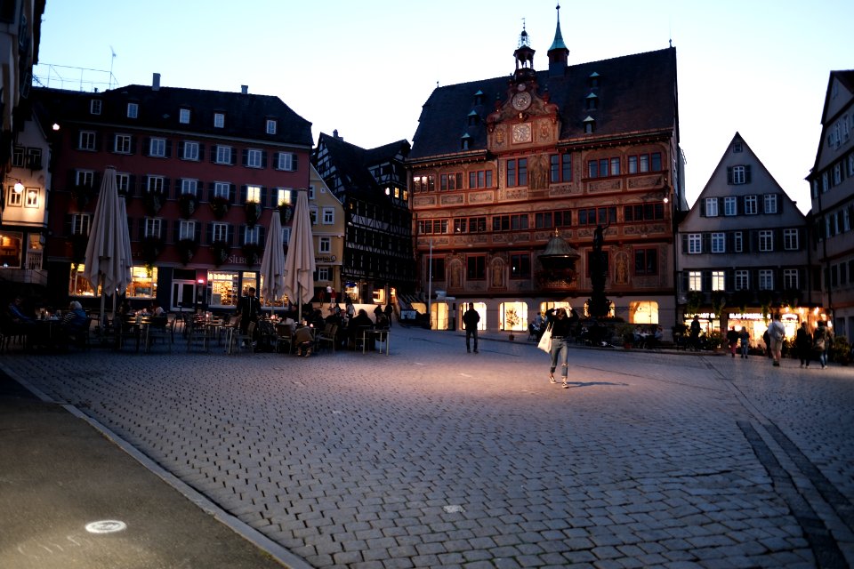 Marktplatz-blaue-stunde