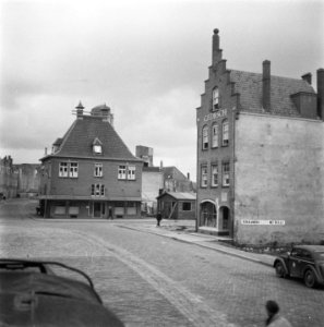 Markt te Middelburg met rechts het pand van de firma CF Diesch, Bestanddeelnr 900-8474