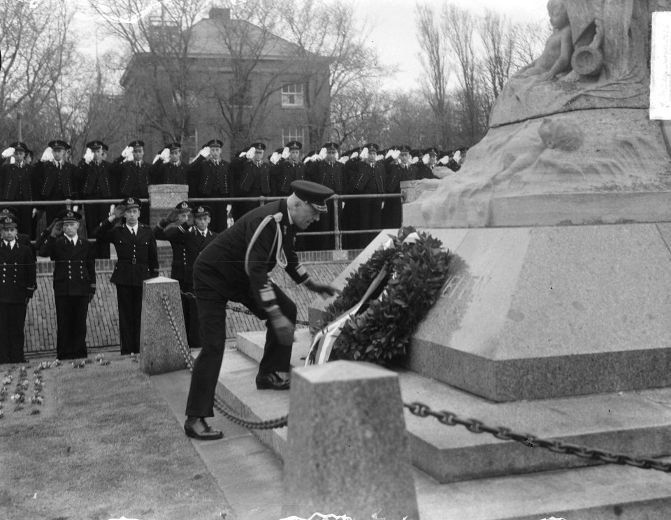 Marine-herdenking in Den Helder, Bestanddeelnr 903-9447