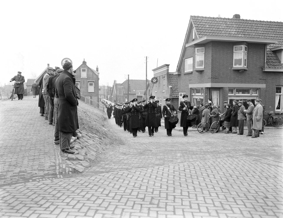 Marinebegrafenis Sergeant-Electromonteur A de Groot s-Gravendeel, Bestanddeelnr 907-6488