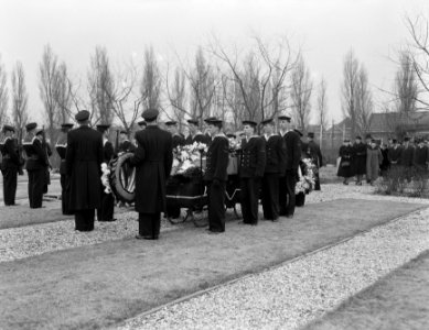 Marinebegrafenis Sergeant-Electromonteur A de Groot s-Gravendeel, Bestanddeelnr 907-6486