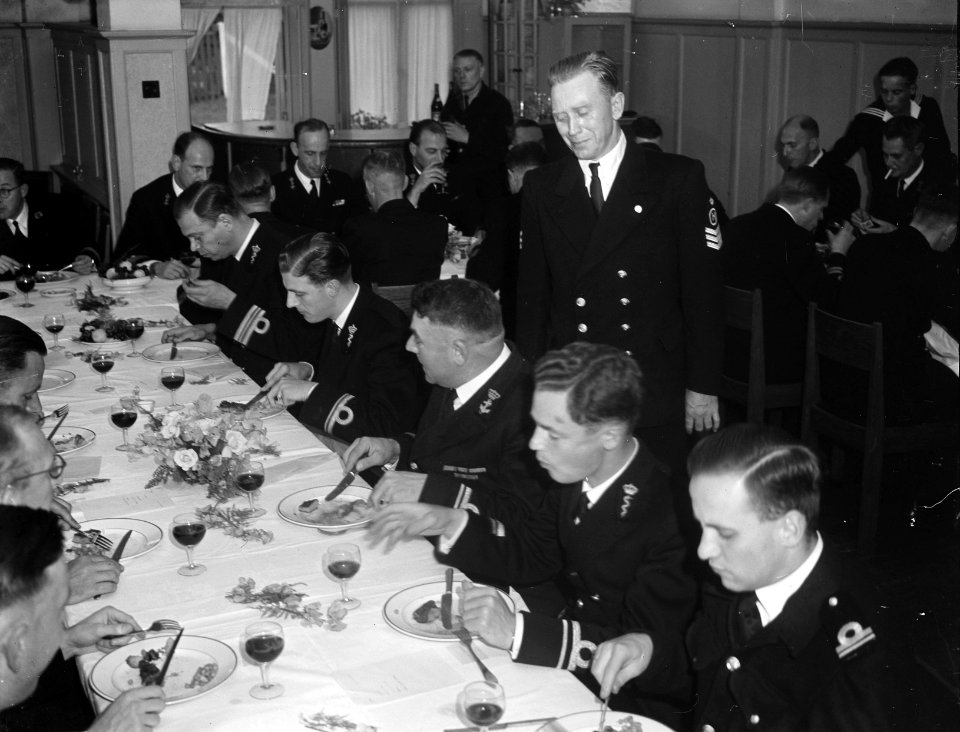 Marine-opleidingskamp Voorschoten. Afscheid Commissaris , Bestanddeelnr 902-8637