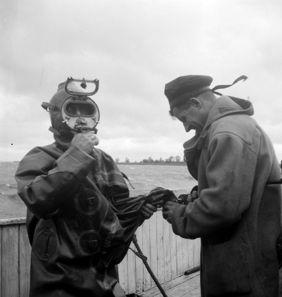 Marineduikers bij Dordrecht, Bestanddeelnr 903-3966