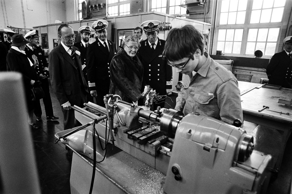 Marine, instituten, koninginnen, prinsen, bezoeken, jubilea, Bernhard, prins, Ju, Bestanddeelnr 930-2356