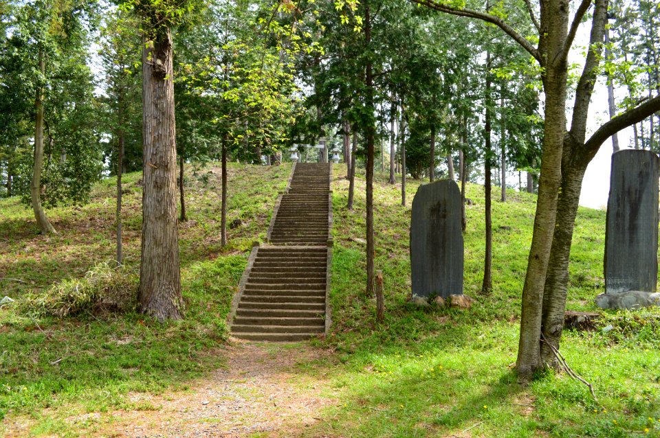 Marishitenzuka-kofun stairs