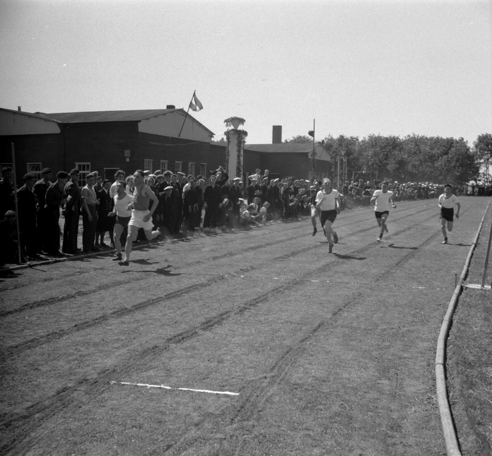 Marine kampioenschappen hardlopen ( 100 meter ), Bestanddeelnr 904-6145