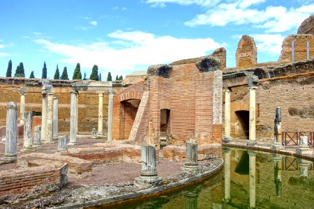 Maritime theatre - Villa Adriana - Tivoli, Italy - DSC03795