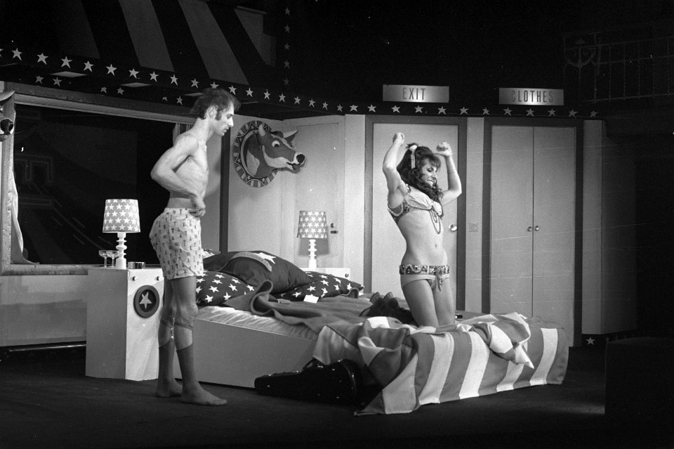 Marius Crans en Shireen Strooker in een scène in Oklahoma Motel, Bestanddeelnr 923-4474