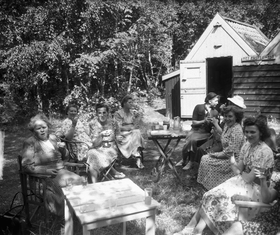 Marinevrouwen contactmiddag in Bergen aan Zee, Bestanddeelnr 903-5198