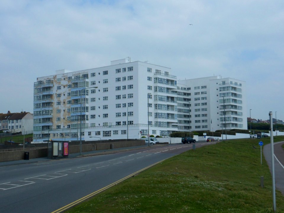Marine Gate, Marine Drive, Black Rock, Brighton (May 2013) (General Close View from SW 2)