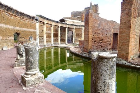 Maritime theatre - Villa Adriana - Tivoli, Italy - DSC03802