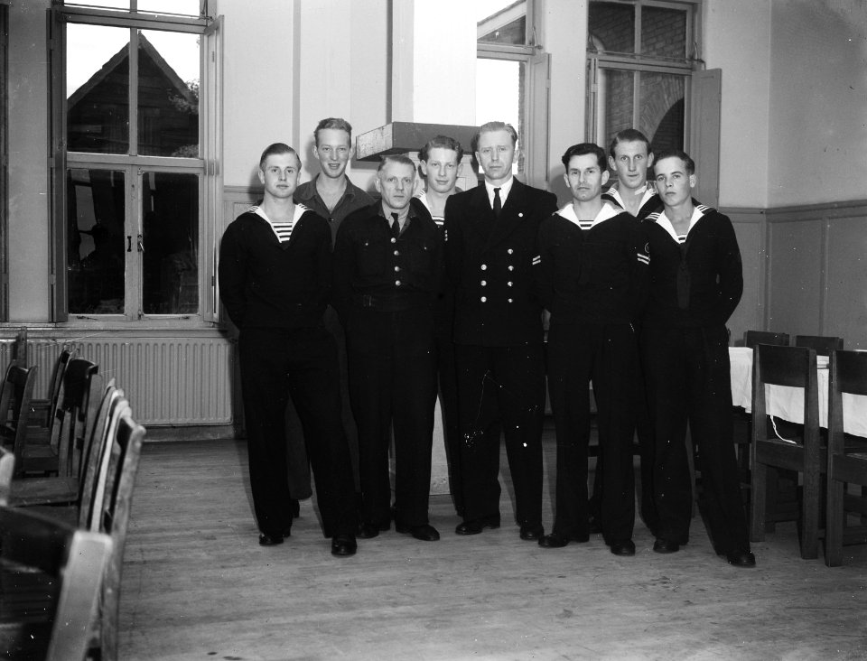 Marine-opleidingskamp Voorschoten. Afscheid Commissaris , Bestanddeelnr 902-8638