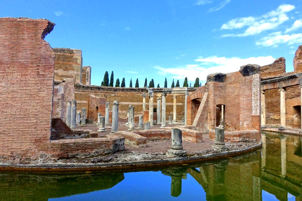 Maritime theatre - Villa Adriana - Tivoli, Italy - DSC03799